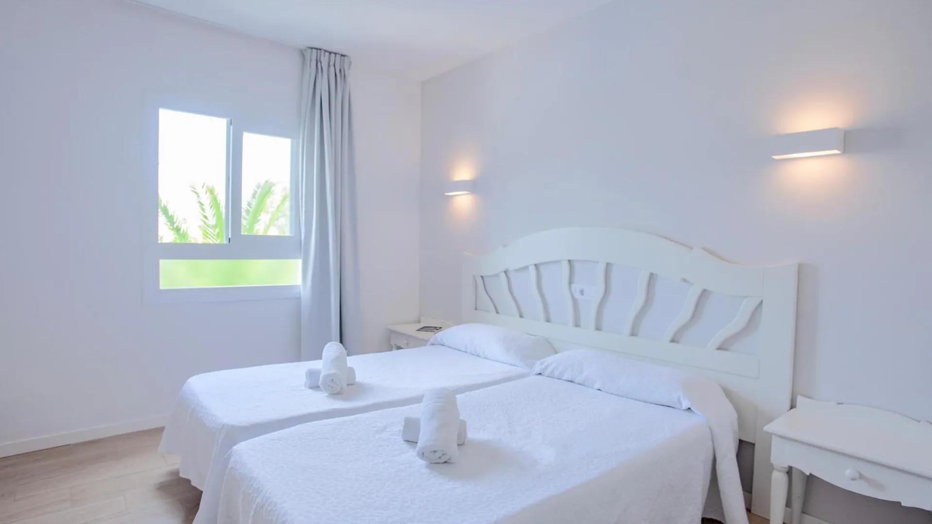 Bj Apartamentos Europa Sa Coma